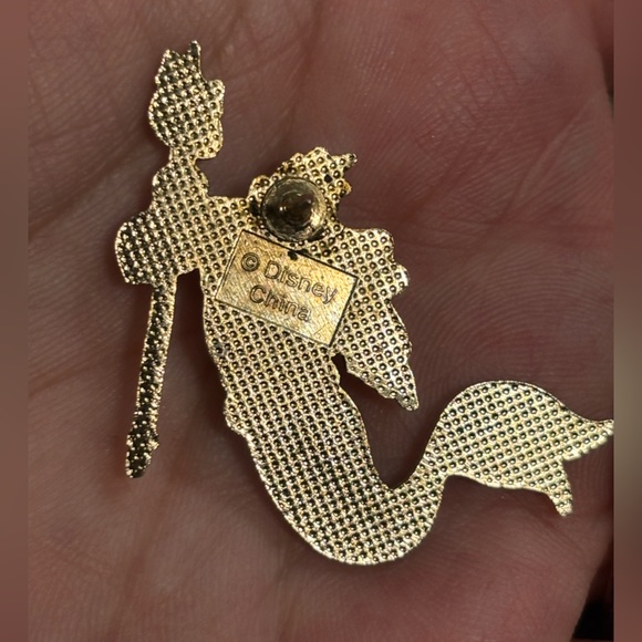 Disney WDW Core - Little Mermaid's King Triton with Trident Pin - Picture 4 of 4